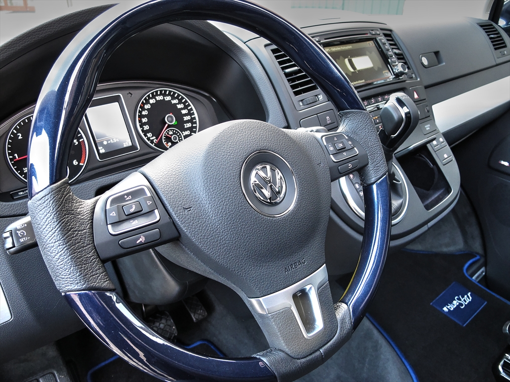 VW T5 + T6 + T6.1 Sportlenkrad in Wagenfarbe – 3-teilig
