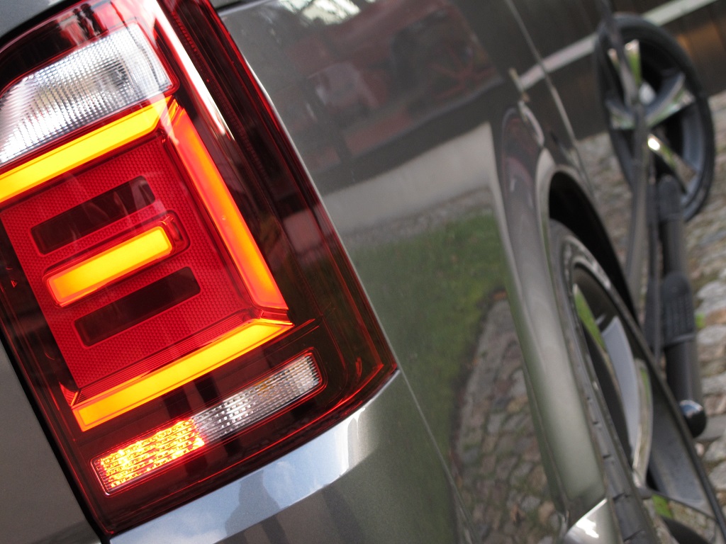 VW T6 Business LED Rückleuchten Set links/rechts dunkel mit Leuchtkörper